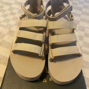 Teva Flatform Mevia Sandals in Feather Grey